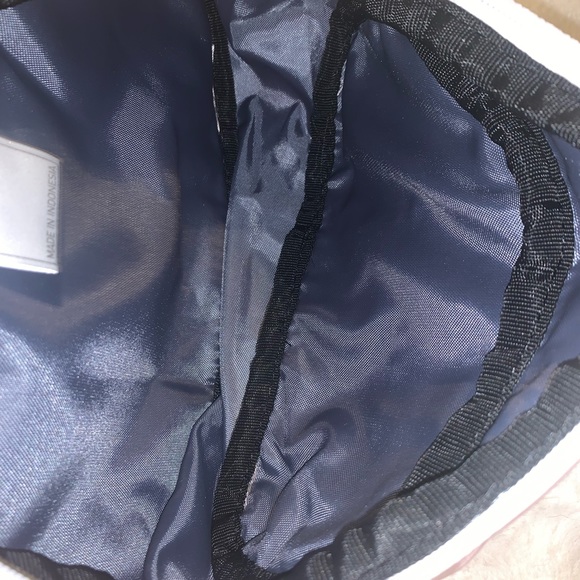 Adidas waist pack NWT - Picture 7 of 10